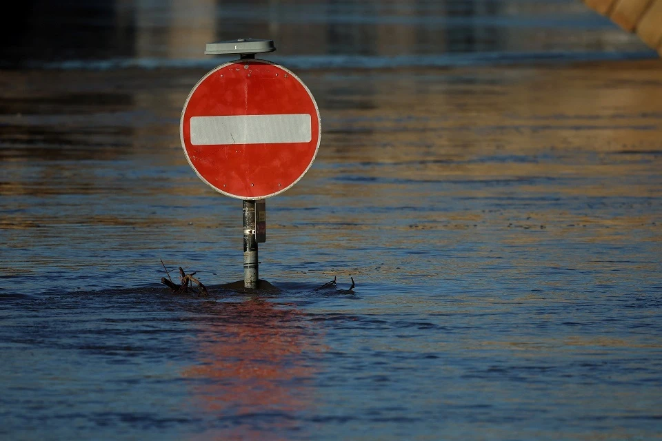 Ростехнадзор обнародовал основные причины прорыва дамбы в Орске: что привело к масштабному наводнению
