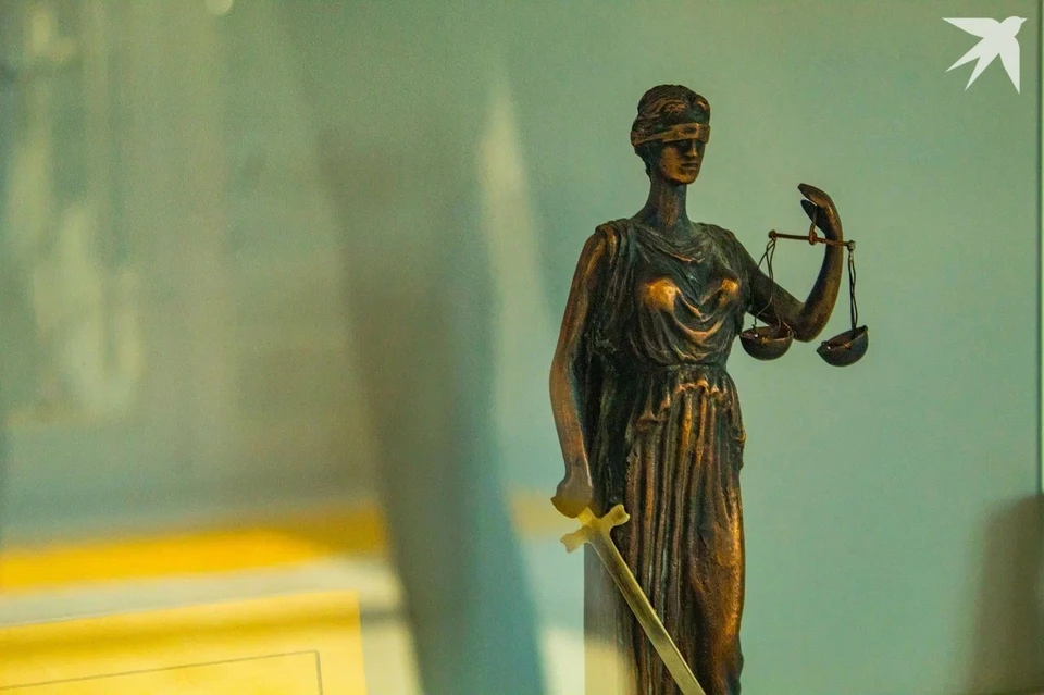 Подсудимого обязали вернуть незаконно присвоенные деньги и заплатить штраф