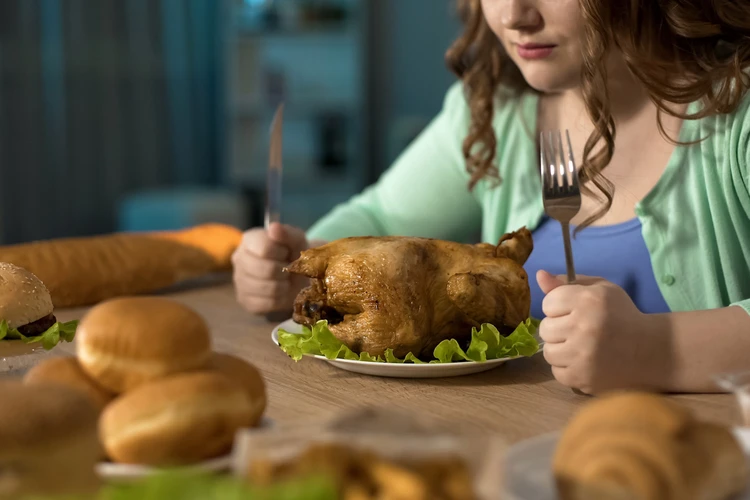 Названы продукты, провоцирующие переедание