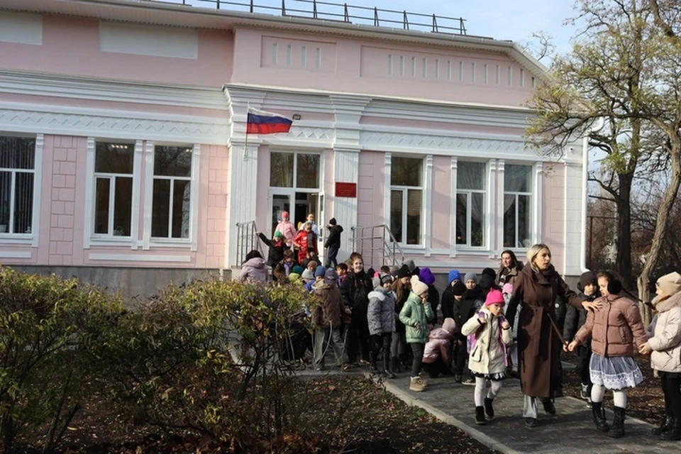 Регион-шеф отремонтировал Стахановскую детскую школу искусств