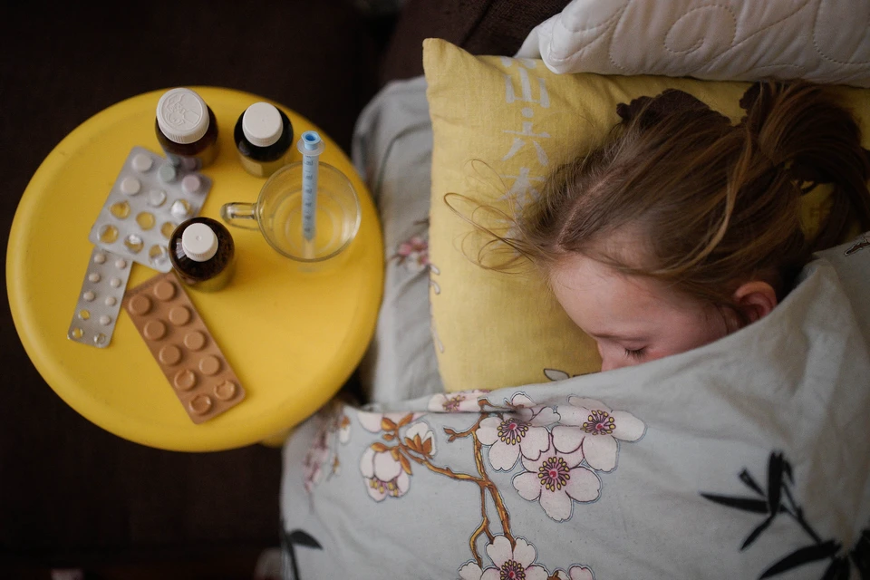 В Кузбассе из-за ОРВИ и внебольничной пневмонии почти 600 детей отправили на карантин.