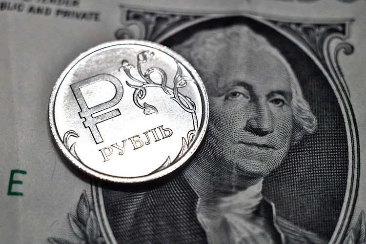 Доллар упал до 76 рублей: с чем это связано, и продлится ли падение