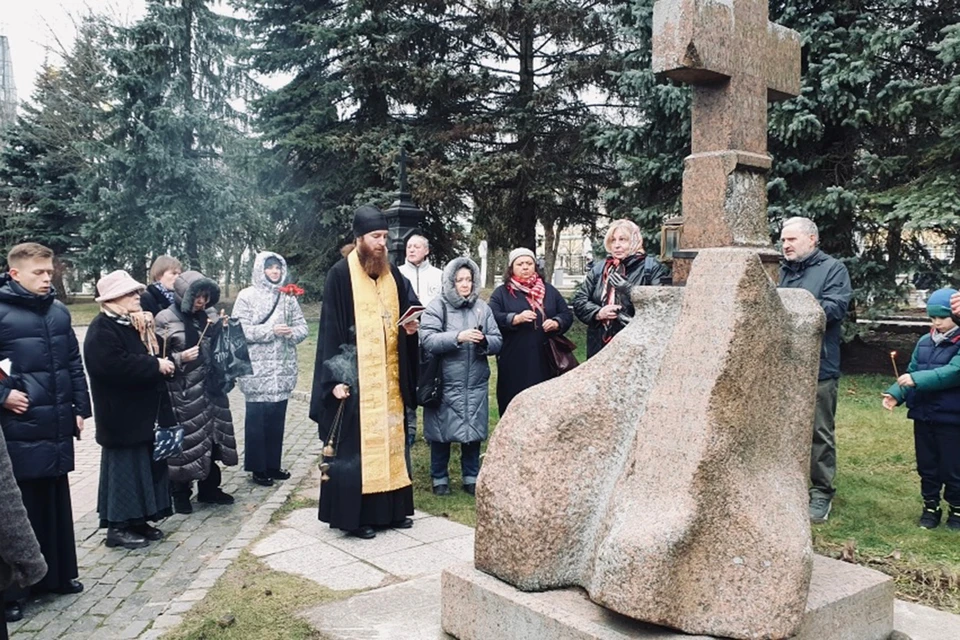 Поминовение памяти писателя, публициста, общественного деятеля, основателя фонда «Славянский мир» Ивана Аксакова на его могиле в Троице-Сергиевой лавре. Фото: Владимир Ковалевский