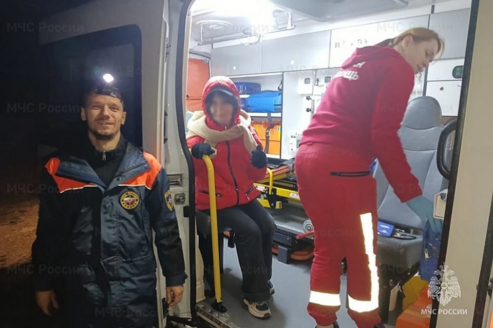 Женщине оказали помощь медики. Фото: ГУ МЧС по РК