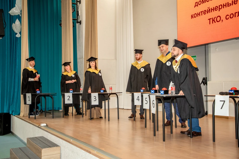 Визитная карточка, квиз, профессиональное тестирование и «Своя игра» выявили лучшего профи среди руководителей управляющих компаний. Фото: администрация Ростова