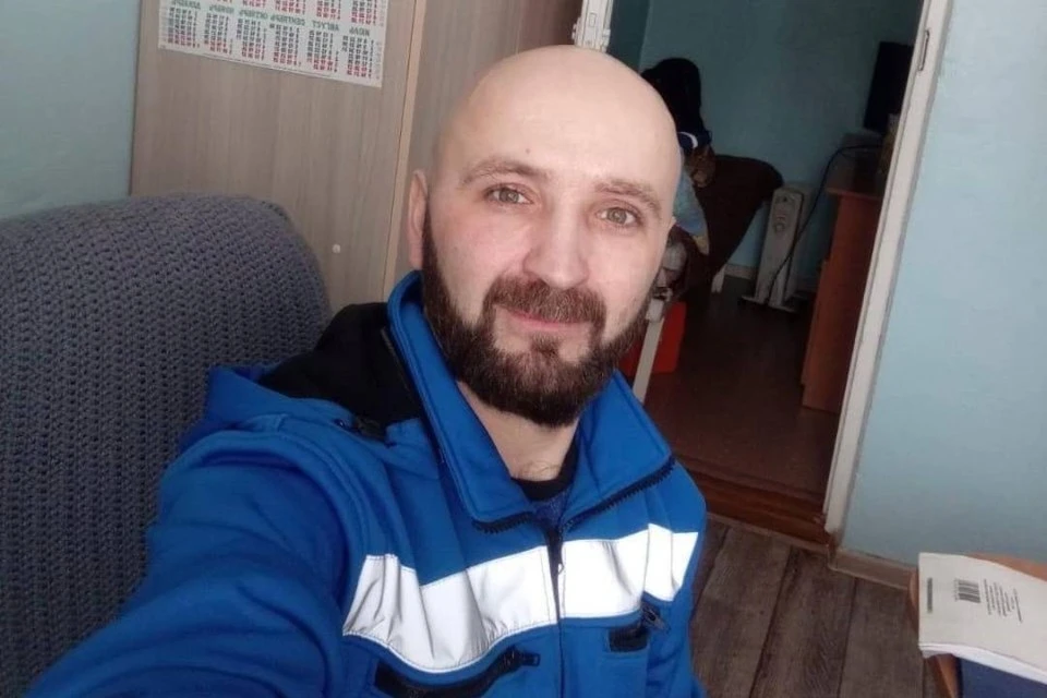 Жизнь сибиряка оборвал человек, которого он пытался спасти – собственный пациент. Фото: Александр Печелатов погиб на работе - во время смены в скорой помощи. Фото: личный архив.