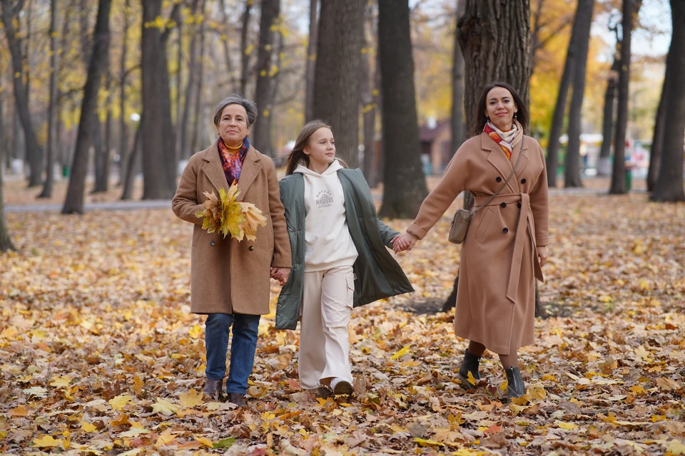 День матери - отличный повод собраться компанией и сходить куда-нибудь вместе