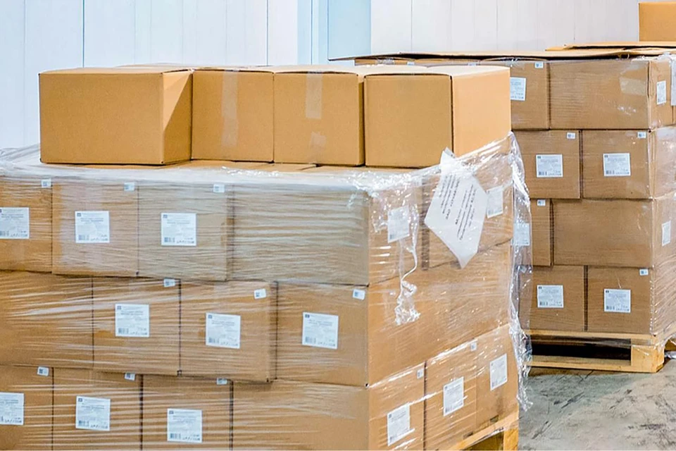 Столичные предприниматели обеспечивают военнослужащих сезонными вещами: в посылках - теплая одежда и обувь, термобелье, шапки и перчатки. Фото: mos.ru.