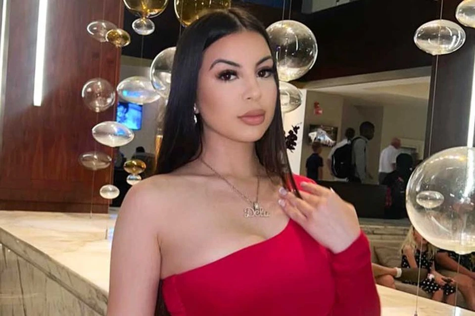 Певица Мария Де Ла Роса погибла в результате стрельбы в Лос-Анджелесе.