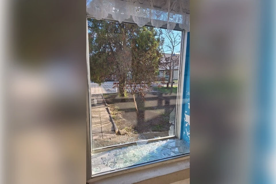 Стекла выбило при атаке дрона в Центре детско-юношеского творчества. Фото: тг-канал Максима Пухова