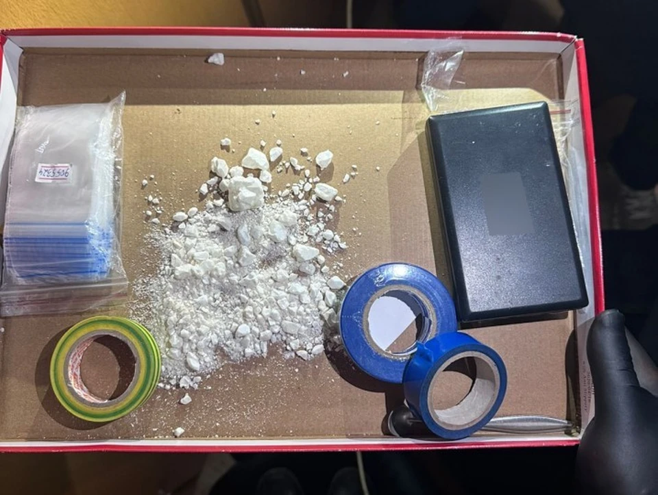 По месту жительства одного из задержанных сотрудники полиции изъяли полимерные пакеты и иные предметы, предназначенные для упаковки наркотиков. Фото УМВД России по Липецкой области.