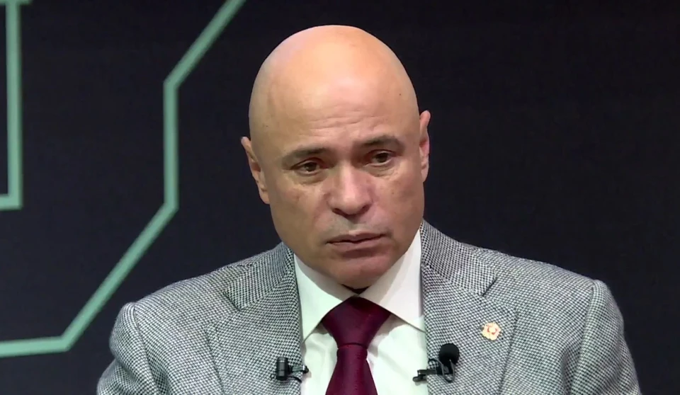 Скриншот трансляции прямой линии со страницы губернатора Игоря Артамонова в соцсети "ВКонтакте".