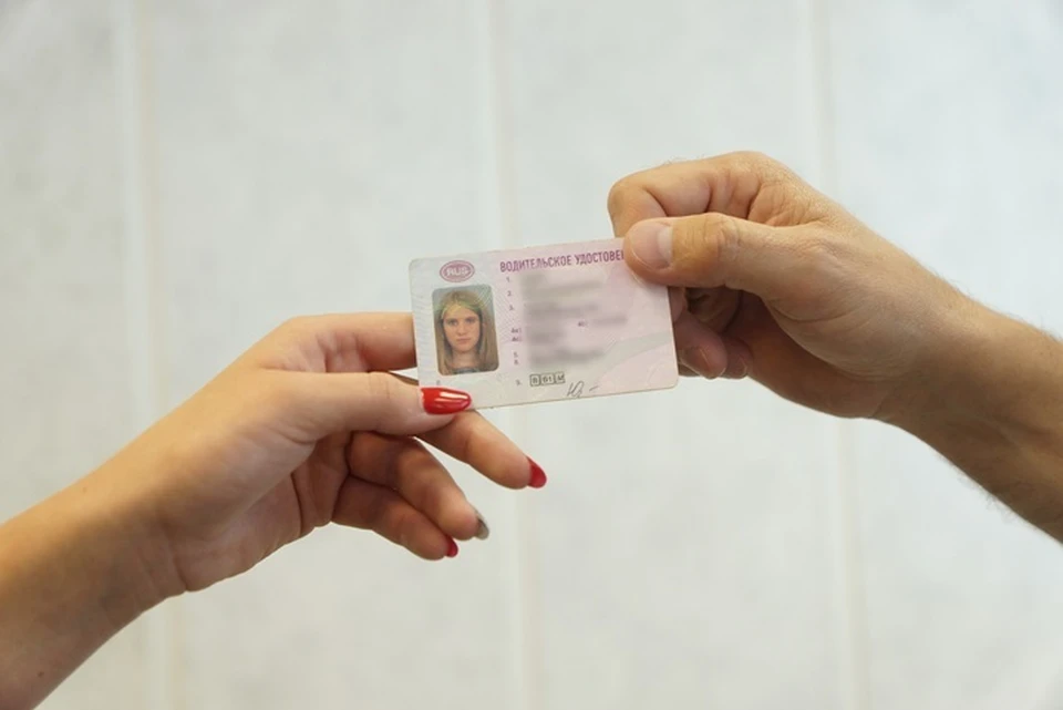 Выдача водительского удостоверения в регистрационном отделении ГИБДД