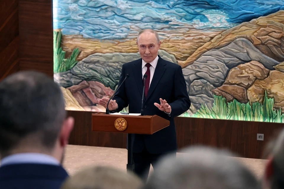 «Как вам не стыдно»: Путин пошутил над журналистом, задавшим несколько вопросов