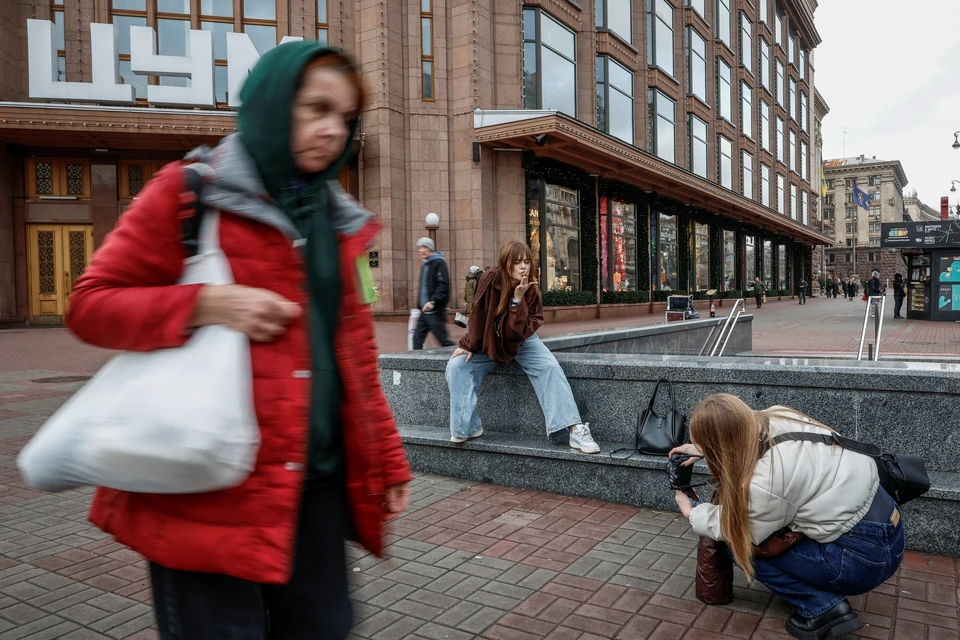 Прохожие на улицах Киева