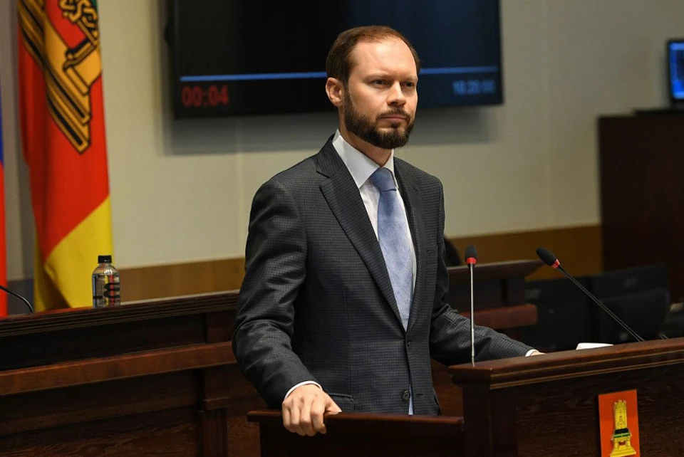 Глава региона в областном Заксобрании.