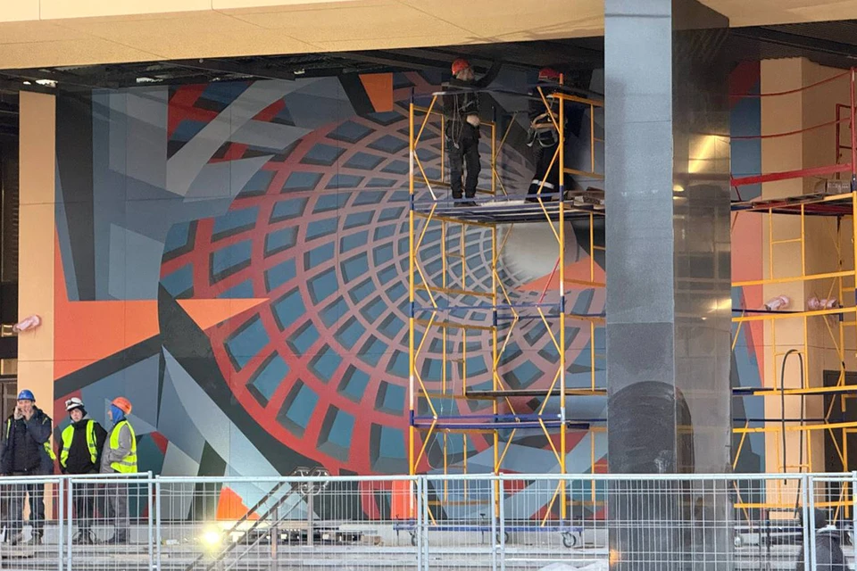 Панно установили на главном здании станции "Путиловская". Фото: t.me/podzemnik_spb