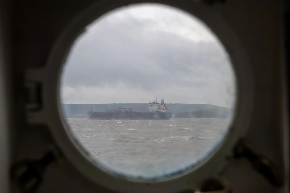 Танкер Kairos загорелся в Черном море