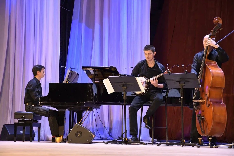 Звучали композиции величайших представителей джаза. ФОТО: Минкультуры ЛНР