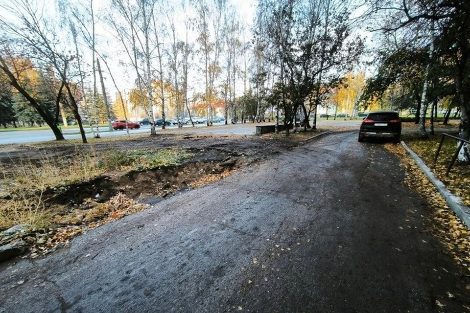 Как можно решить проблему разбитых тротуаров? Фото: читатели