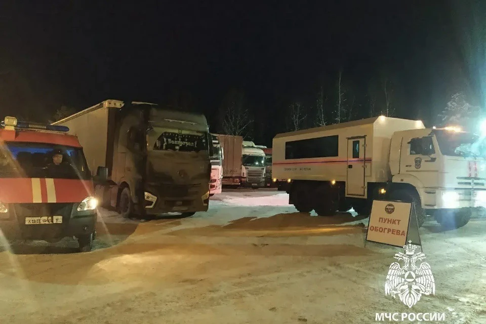 350 грузовиков стоят в пробке на трассе "Байкал" в Слюдянском районе.