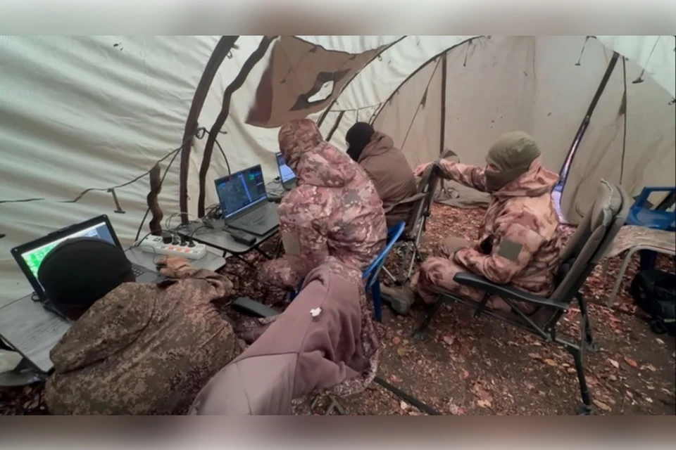 Быстро возводимая палатка от жителей Мелитополя стала домом для радиоразведчиков. Фото: Народный фронт Запорожской области