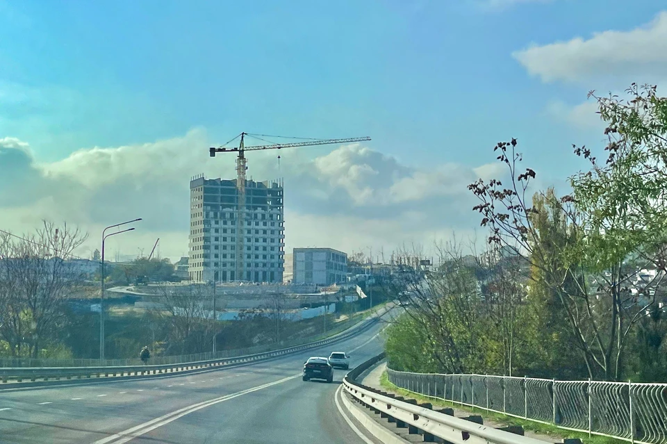 Без внимания севастопольцев не осталась сфера дорожного хозяйства: люди спрашивали о ремонте дорог в разных районах города.