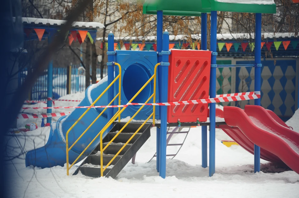 В ходе суда по делу о насилии в детсаду подсудимая встала на колени.