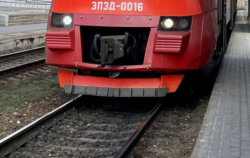 Два поезда выбились из расписания.