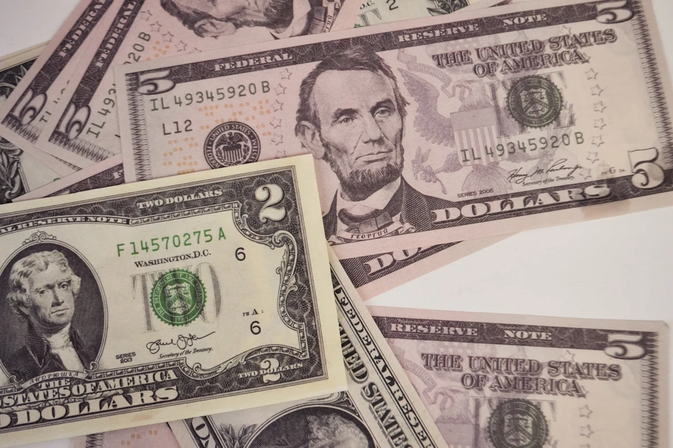 Центробанк отменил ограничения на перевод валюты для россиян с 8 декабря