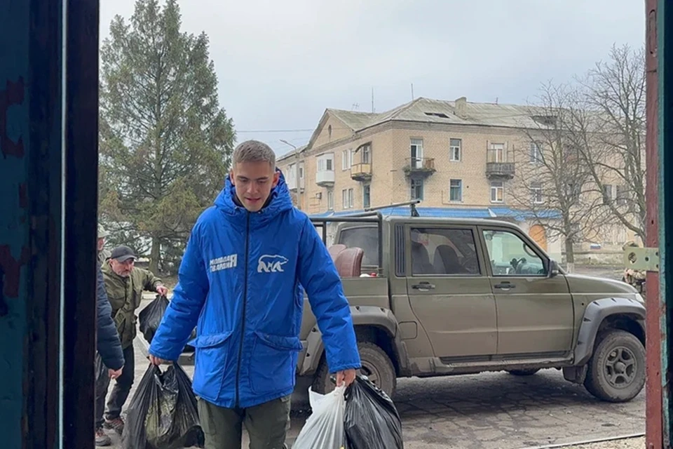 Жителям недавно освобожденного Красноармейска передали помощь в ПВР в Селидово. Фото: МГЕР в ДНР