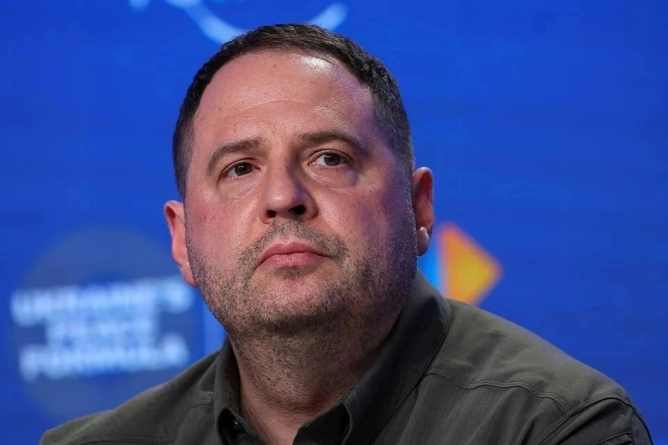 Ермак не успел отмыться, как снова вляпался: правая рука Зеленского воровал деньги у школ