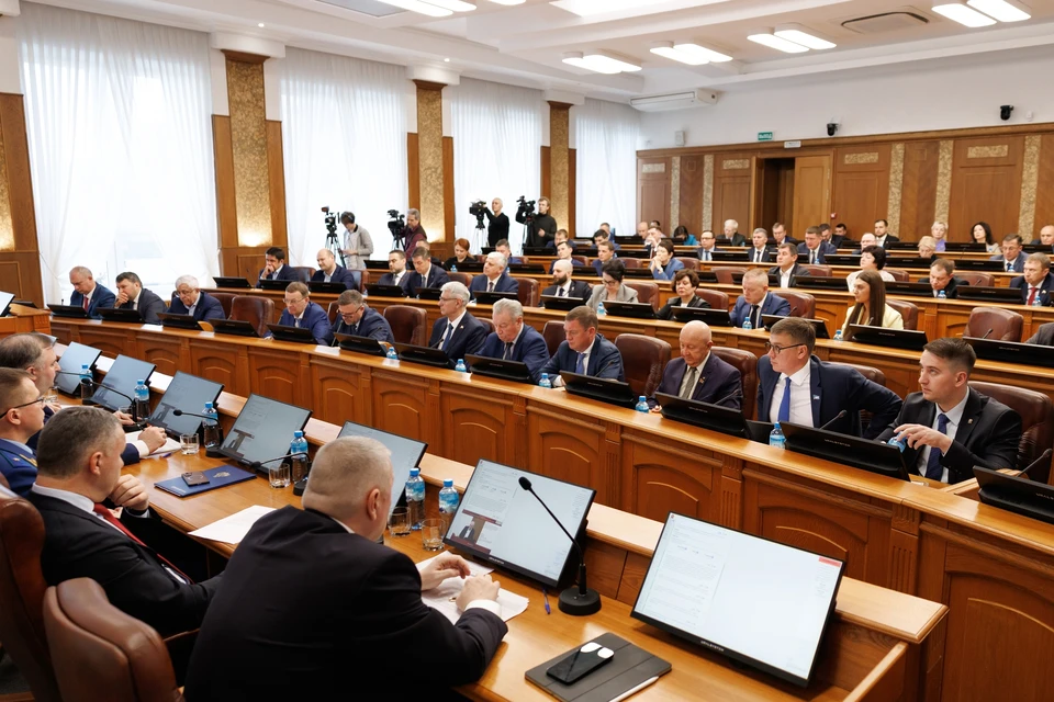Заседание обновленного созыва челябинского Заксобрания. Фото: zs74.ru