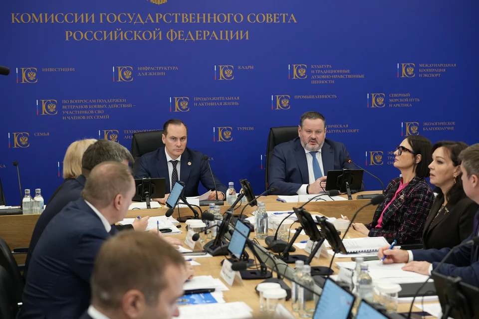 Комиссия Госсовета РФ по направлению «Семья» поддержала предложение Артёма Здунова (слева) о проведении конкурса «Семейная столица России». Фото: пресс-служба Главы Республики Мордовия.