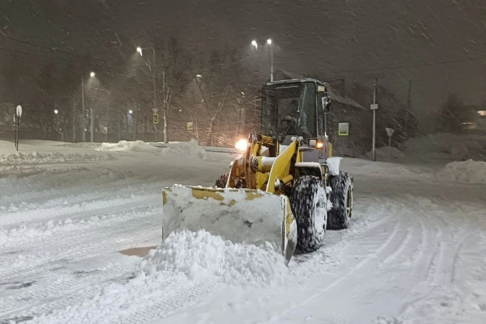 На дорогах работает больше 80 единиц техники Фото: администрация Петропавловск-Камчатского городского округа/@pkgo_official_telegram