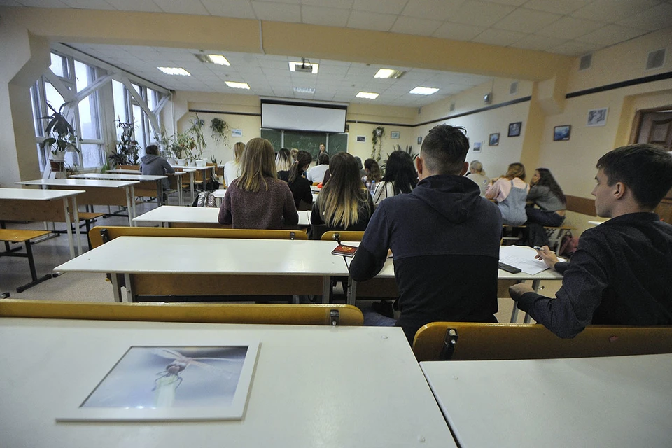 Сегодняшний уровень безработицы составляет 2,2%, а в течение ближайших 7 лет необходимо ежегодно вовлекать в экономику 1,7 млн человек — это сопоставимо с числом выпускников.