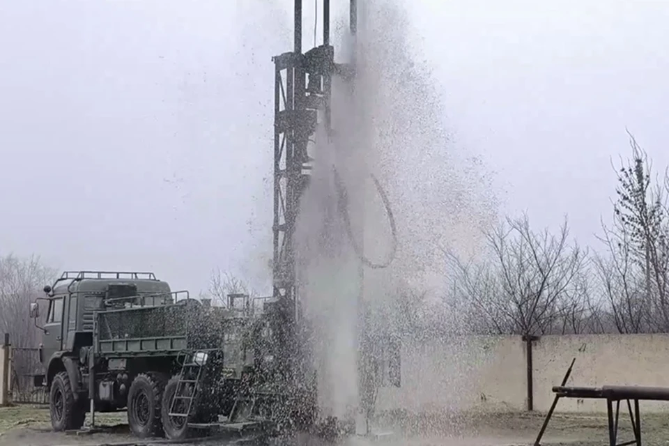 Инженерные войска ВС РФ бурят скважины в ДНР. Фото: Минобороны России