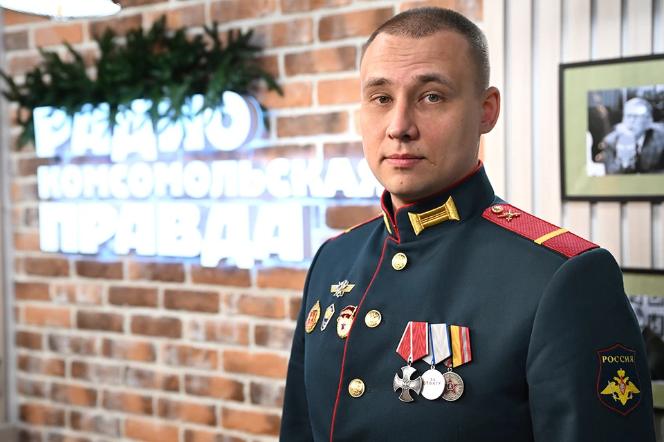 Ефрейтор Анатолий Губарев в студии Радио "Комсомольская правда"
