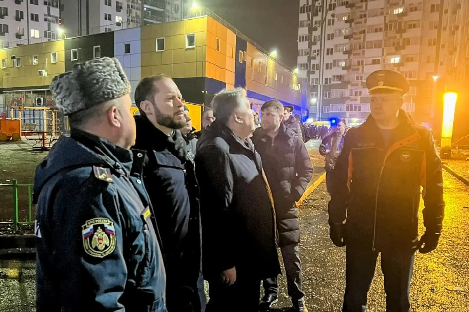 На месте атаки беспилотника с ночи работает оперативный штаб.