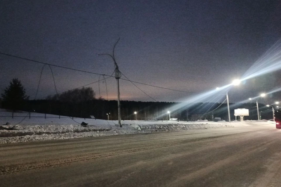 ДТП произошло на Векторном шоссе в Кольцово. Фото: МКУ «СВЕТОЧ»