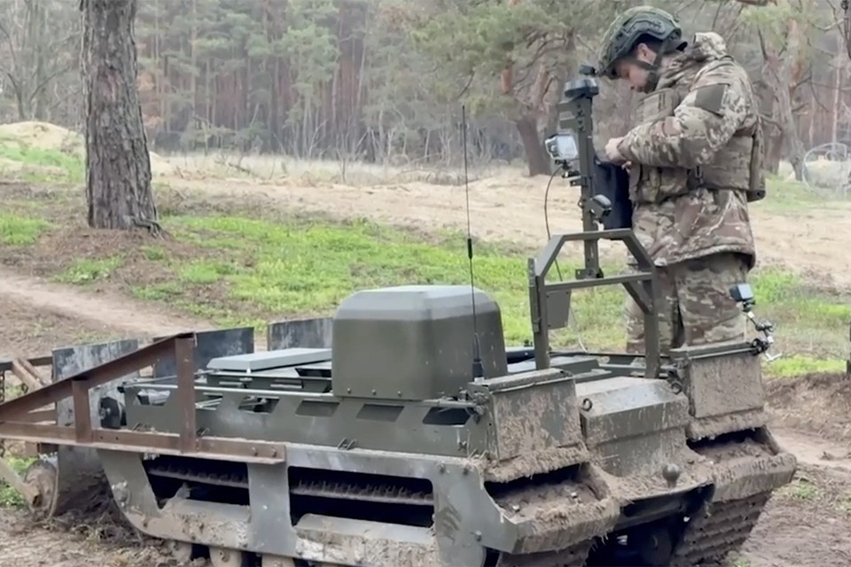 Мафик показал российского робота, который сам распознает цели