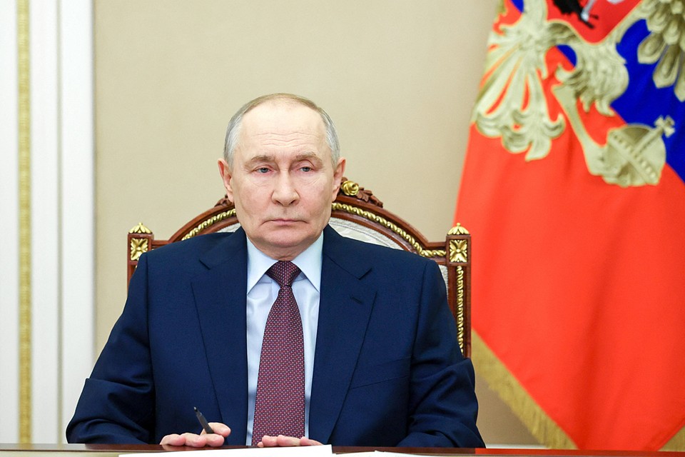 Сугробы с дом и лавина в центре города: Владимиру Путину доложили, как справились со стихией