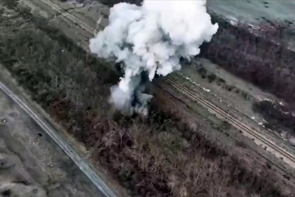 Операторы дронов направляют огонь самоходок, поддерживая наших штурмовиков