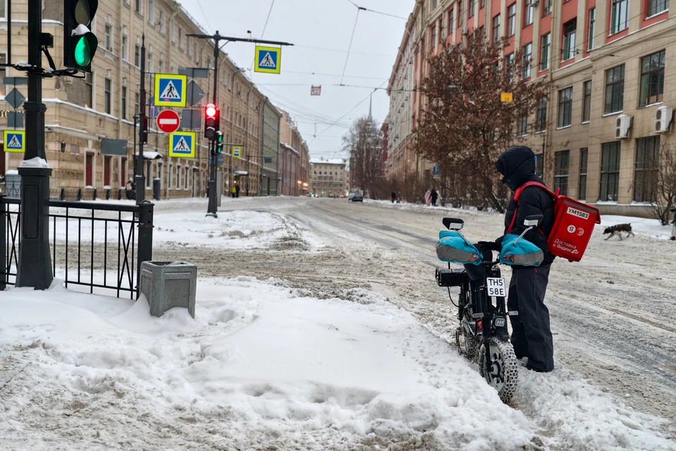 Количество курьеров растёт, а вместе с ним увеличиваются и риски возникновения аварий.