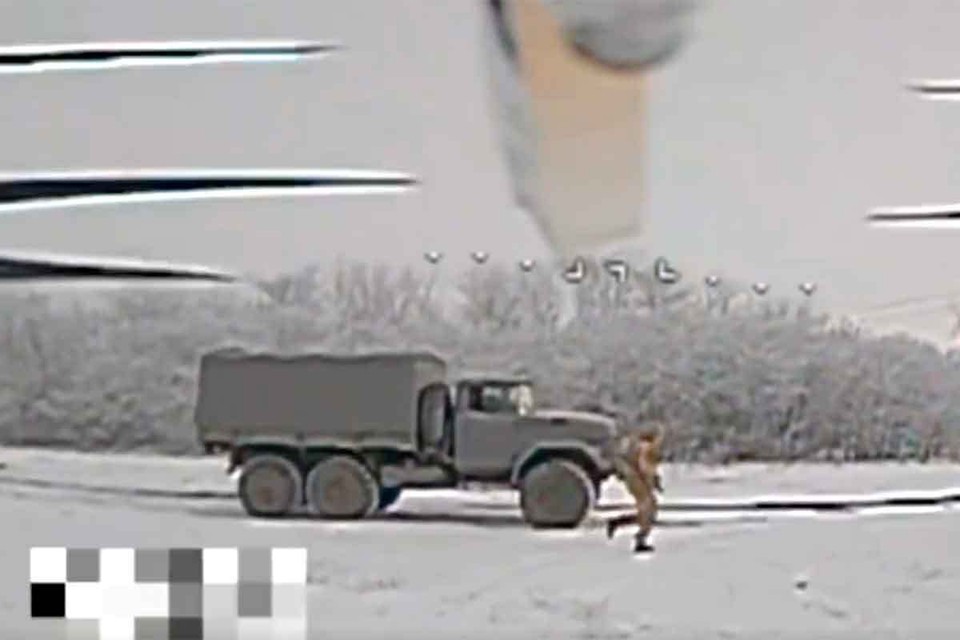 Операторы российских дронов уничтожили сотни снарядов для украинских орудий