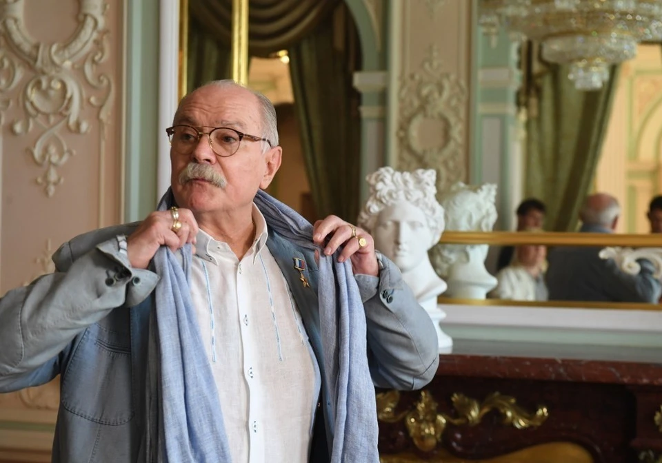 Медведев назвал достижения Михалкова серьёзным вкладом в культуру