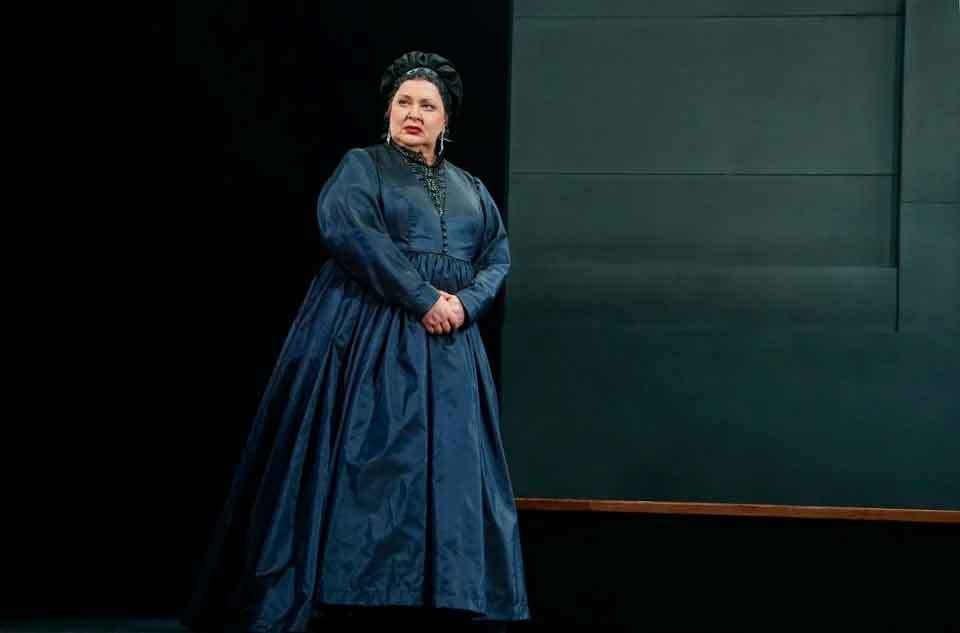 Первая свадьба Чеховой, скандалы с Тодоренко и Семенович, уход Богомолова с поста ректора: главные события шоу-бизнеса