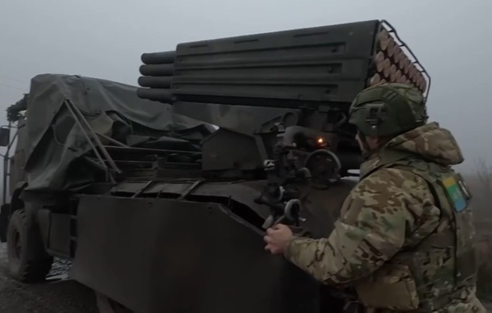 Командир взвода «Сокол» молниеносно накрывает врага пакетом реактивных снарядов