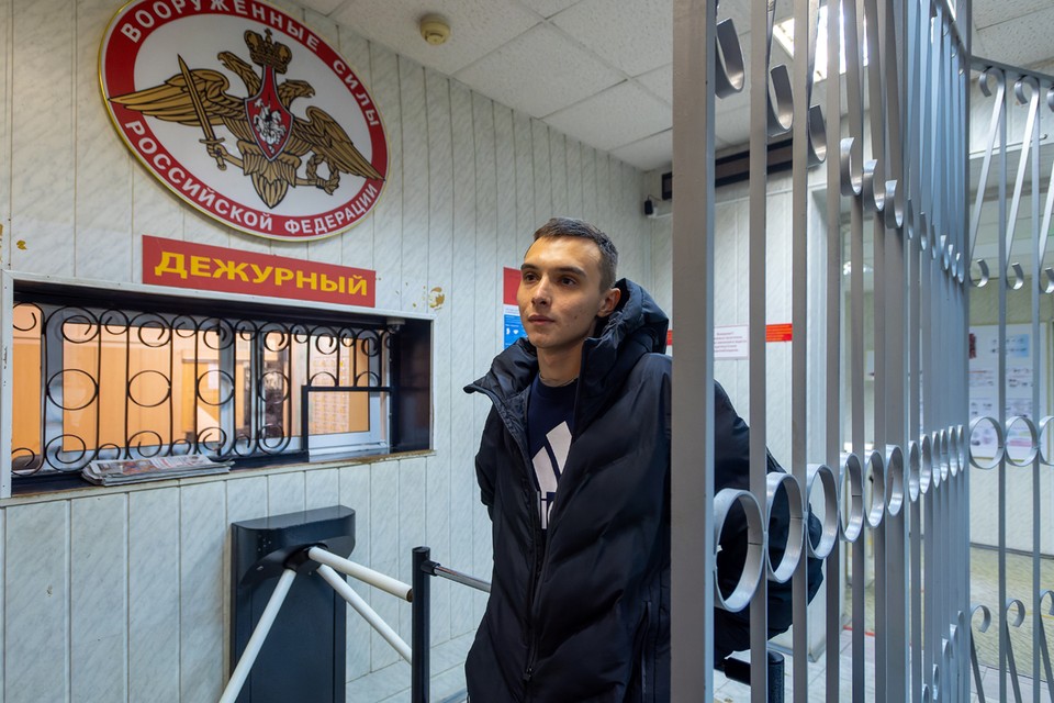 На не явившихся по повестке призывников начали автоматически накладывать шесть запретов