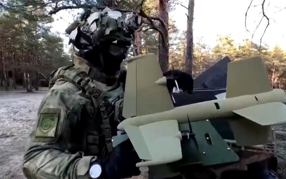 Десантники вырвали жалко у вражеской пчелки с помощью Елки